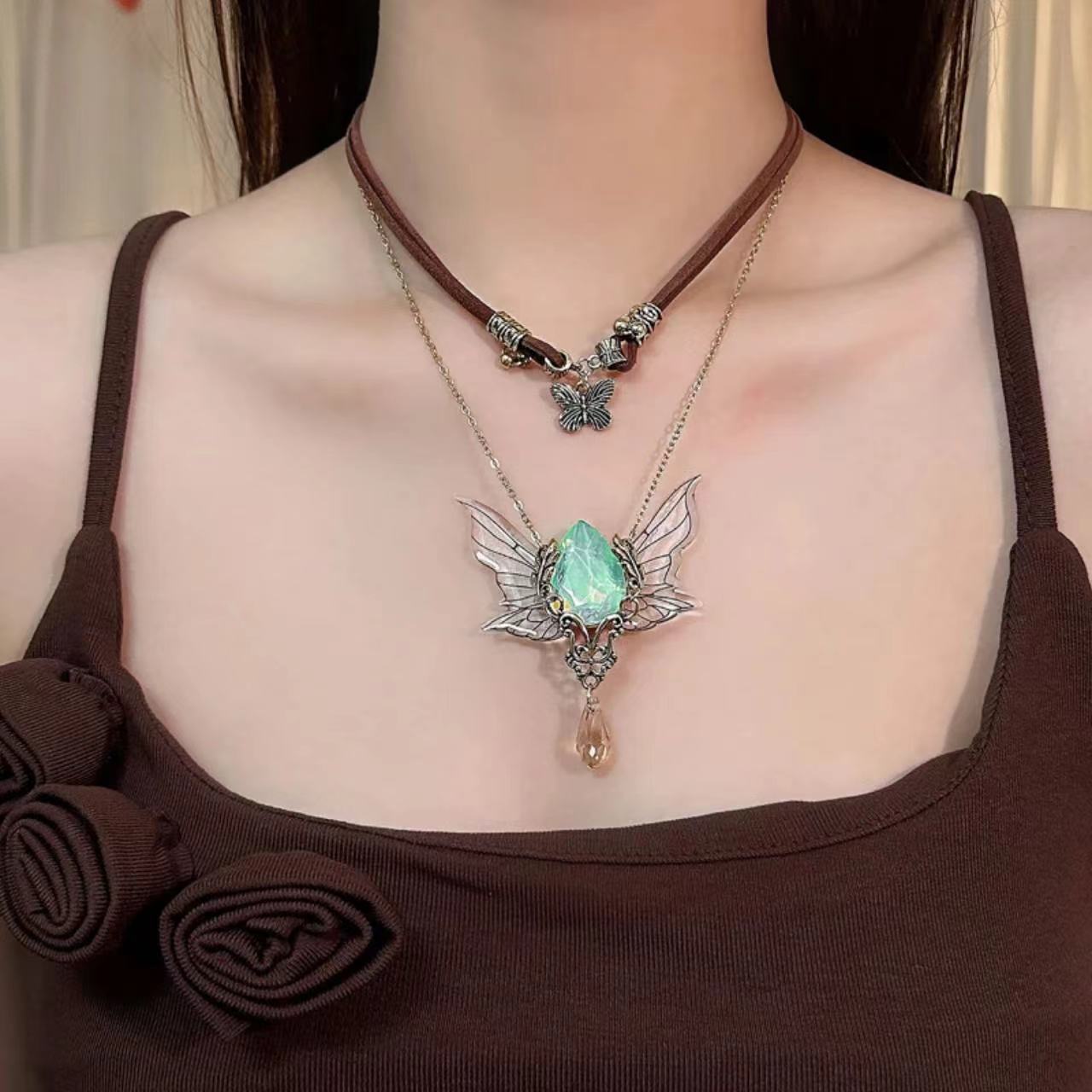 美拉德蝴蝶流苏皮革锁骨链女款