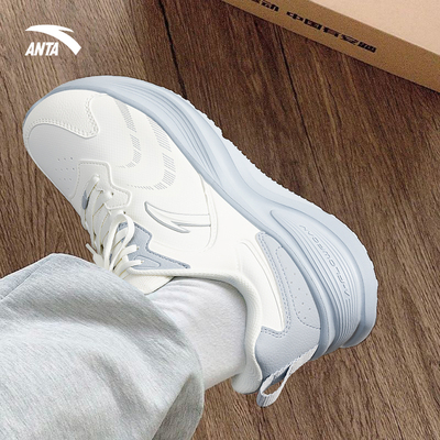 安踏革面防泼水跑步鞋女款