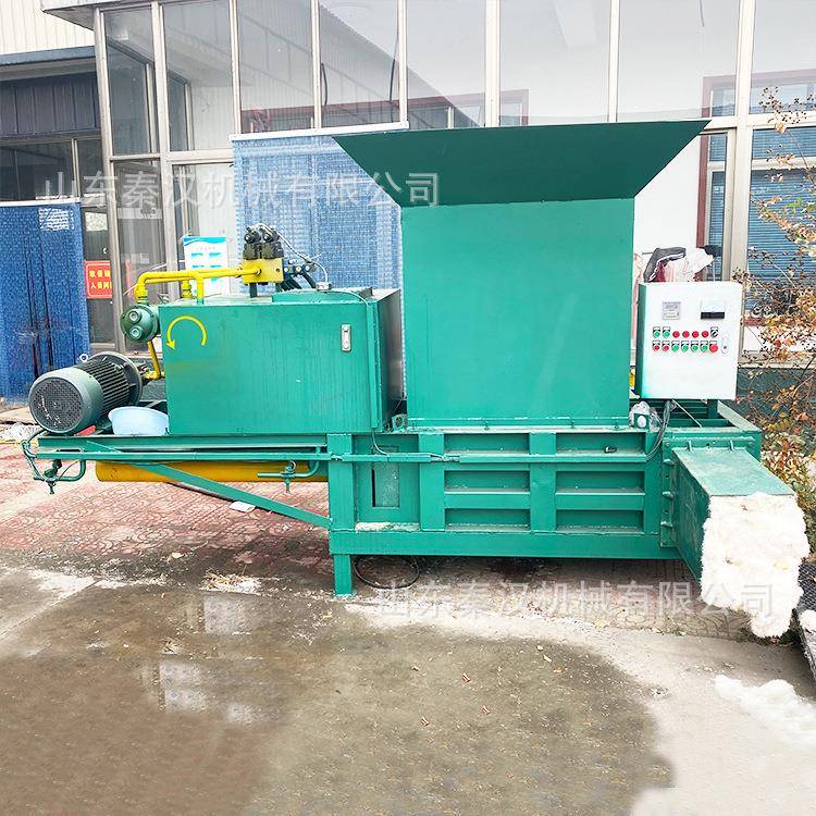 海南椰糠木屑压块机 菇木基料玉米芯打包机 渣塑料颗粒装袋机