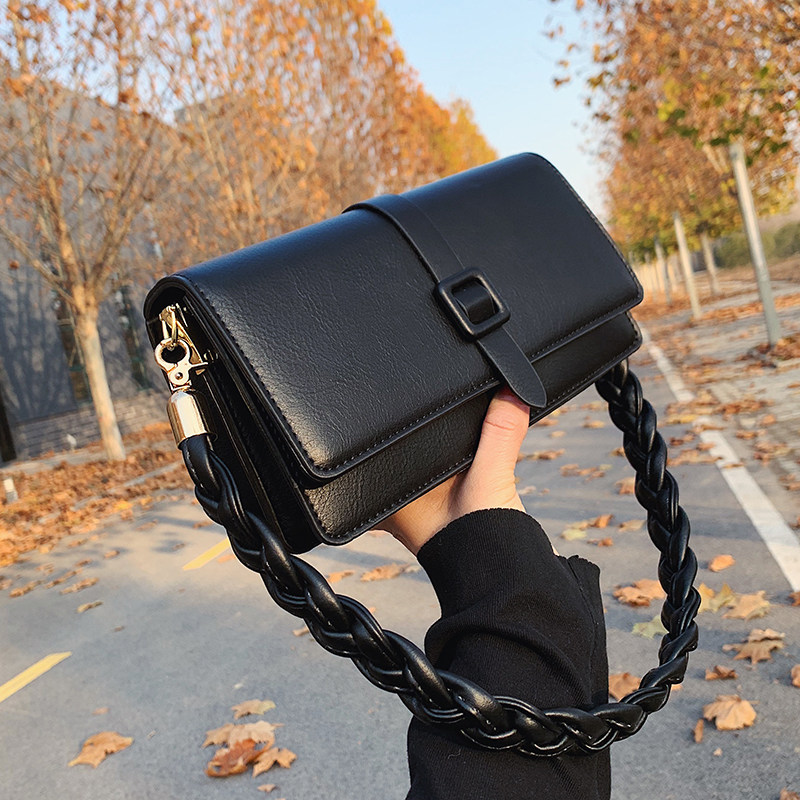 意尔康秋冬季流行小包包女2026新款潮韩系百搭斜挎包网红单肩时尚
