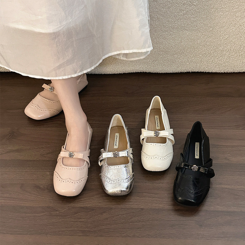 意尔康精致雕花甜美风一字扣玛丽珍单鞋女士2026夏季新款软底百搭