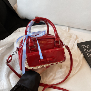 高级感洋气儿童包包2025新款女童手提包甜美红色新年小公主斜挎包