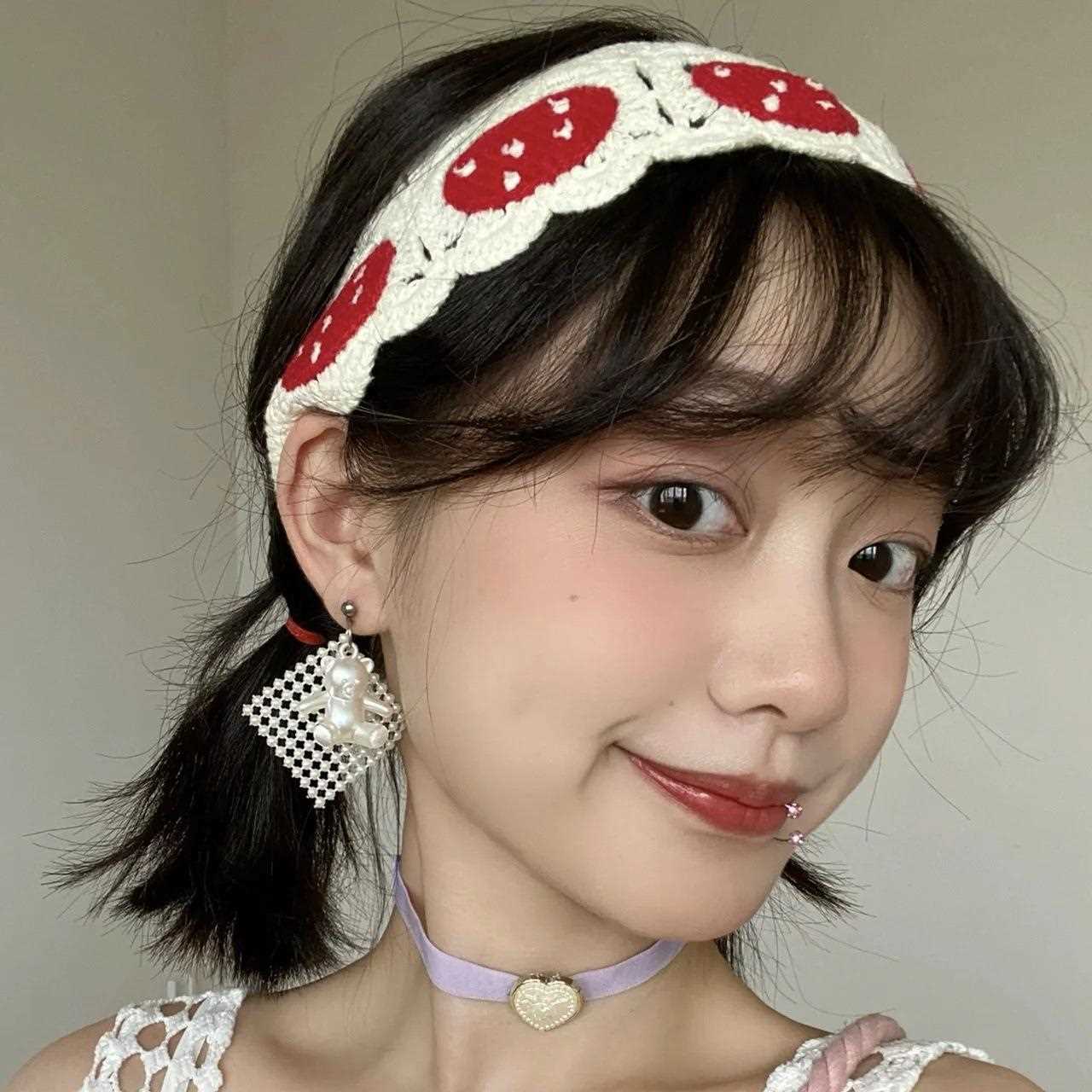 新款直销韩版甜美钩针蘑菇发带女针织手工复古回潮可爱绑带发饰包