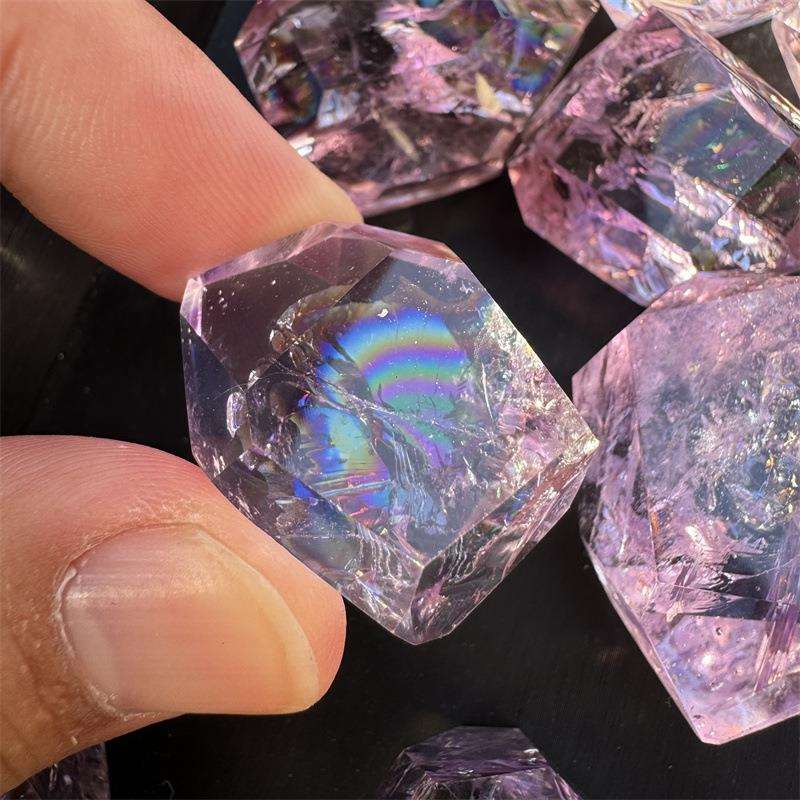 阿赛斯特莱梵天透体天然紫水晶随形彩虹晶石原石打磨家居客厅摆件