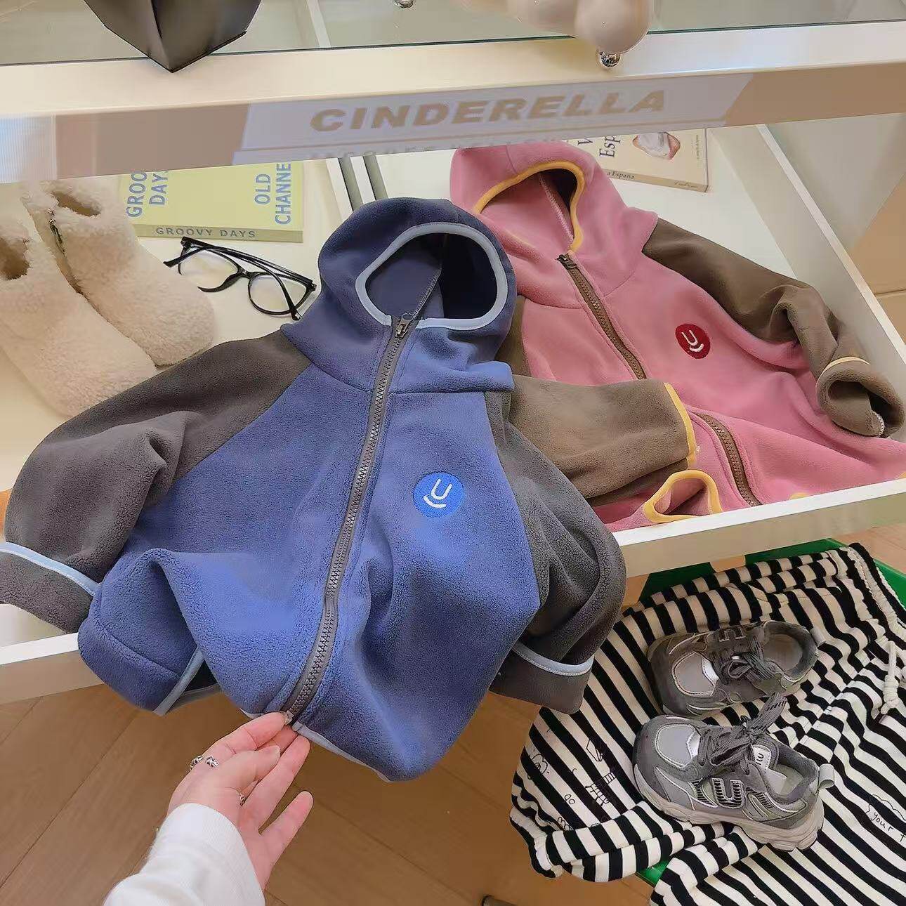 儿童保暖连帽上衣奥利绒外套男女童加绒开衫休闲拉链夹克衫批发