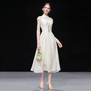 2026夏季新款新中式国风精美刺绣收腰大摆长款杏色连衣裙长裙