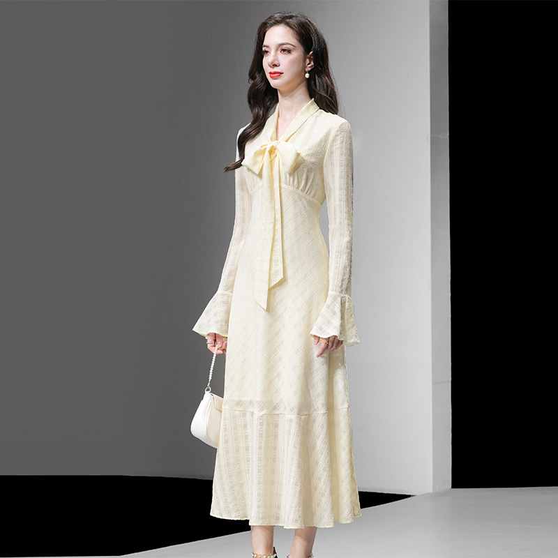 复古宫廷风喇叭袖长袖连衣裙