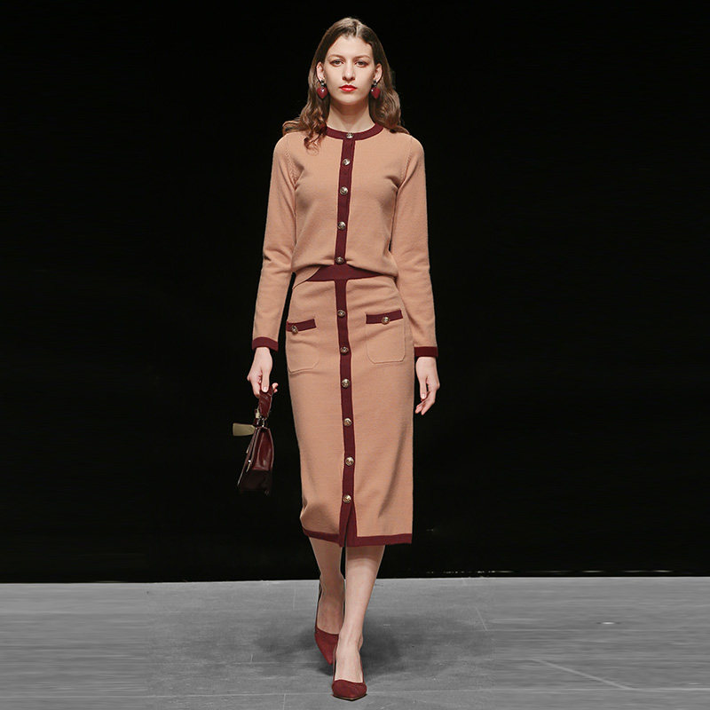 2025秋季新款欧美时尚杏毛针织套装撞色修身上衣高腰单排半裙女