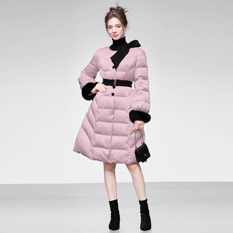 达菲时尚2025冬季新款都市蝴蝶结圆领藏蓝收腰长款羽绒服气质优雅