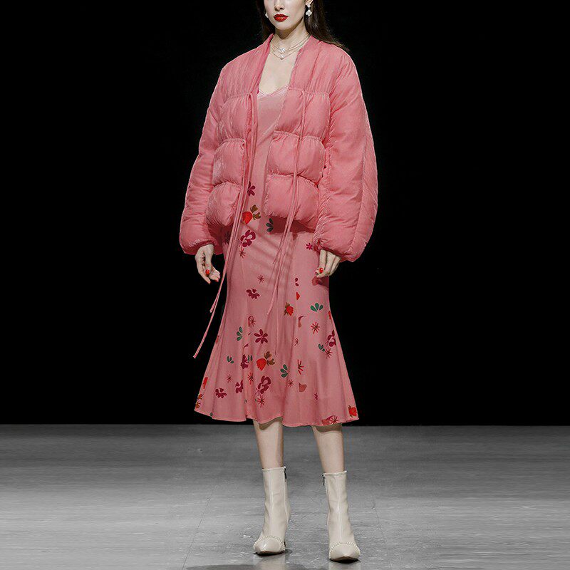冬季女装2025新款时尚桃粉色短款丝绒羽绒服加厚白鸭绒面包服