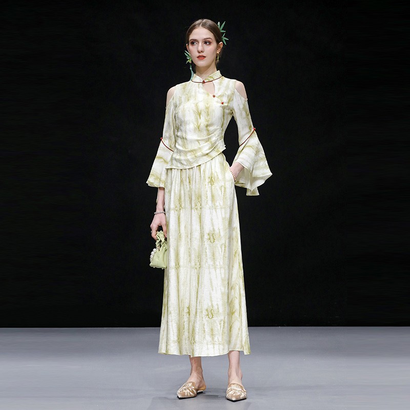 2025秋季新中式扎染印花立领露肩喇叭袖上衣+高腰大喇叭裤裙套装