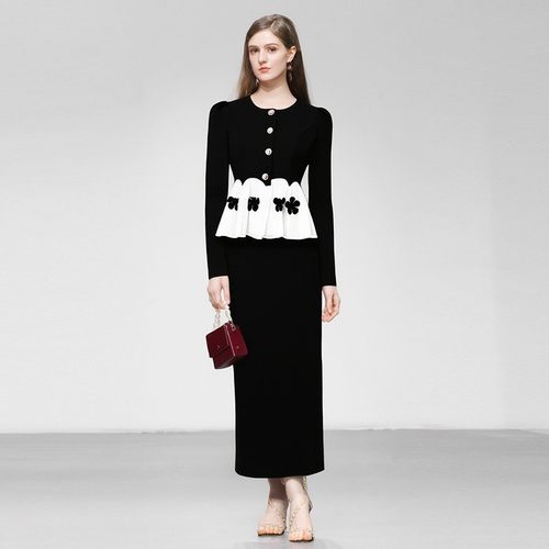 2025秋季新款圆领收腰撞色拼接花朵装饰上衣+高腰直筒半裙套装