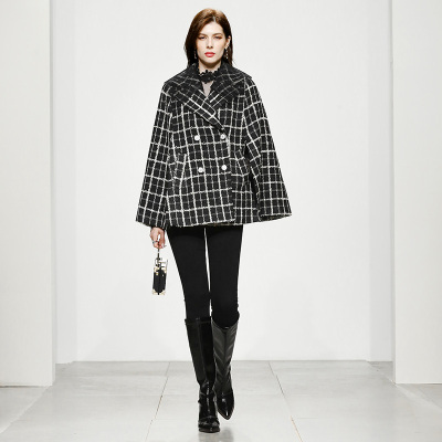 2025秋冬新款女装粗花呢洋气斗篷西装领格纹羊毛A字短款大衣外套