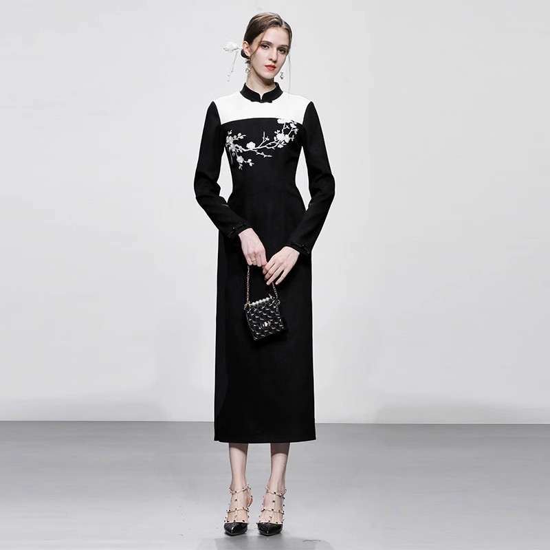 新中式一字盘口国风撞色绣花设计