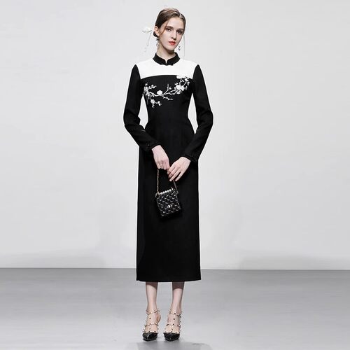 新中式一字盘口国风撞色绣花设计