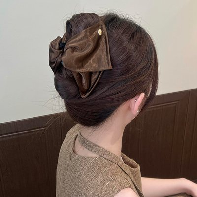 高级感缎面抓夹鲨鱼夹女2025新款饱满后脑勺夹子头饰贝壳三角发夹