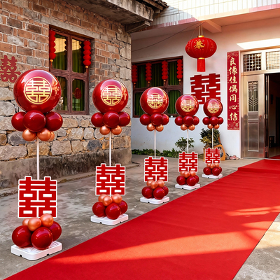 农村大门口户外气球路引婚礼布置