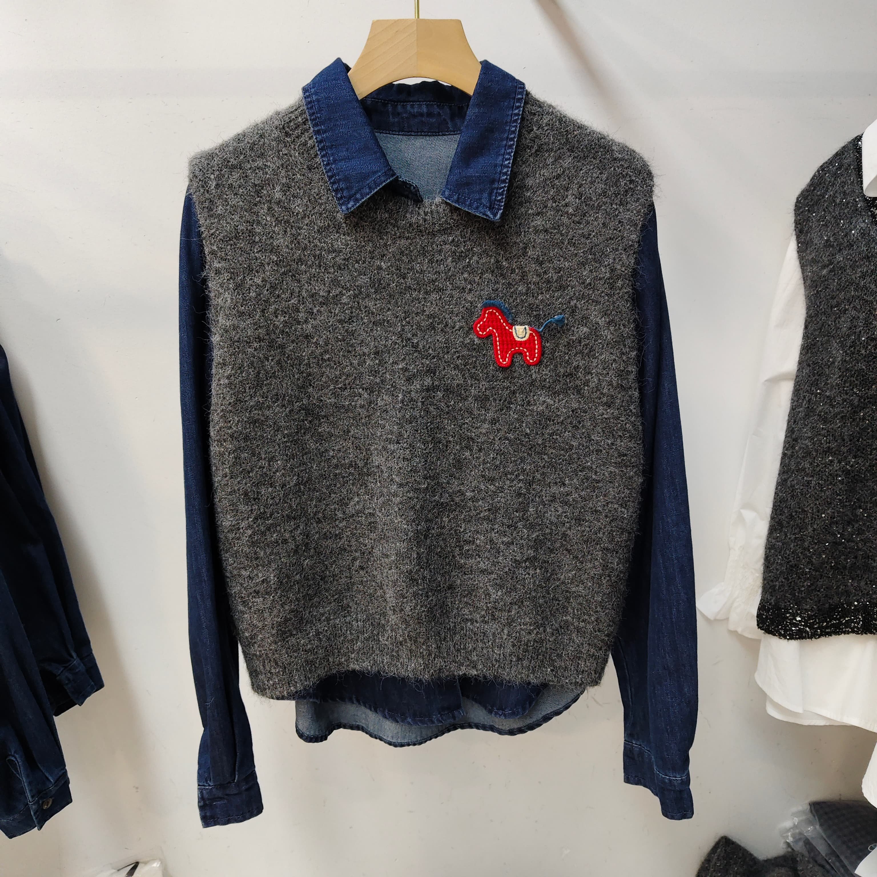 刺绣小马针织背心+长袖牛仔衬衫