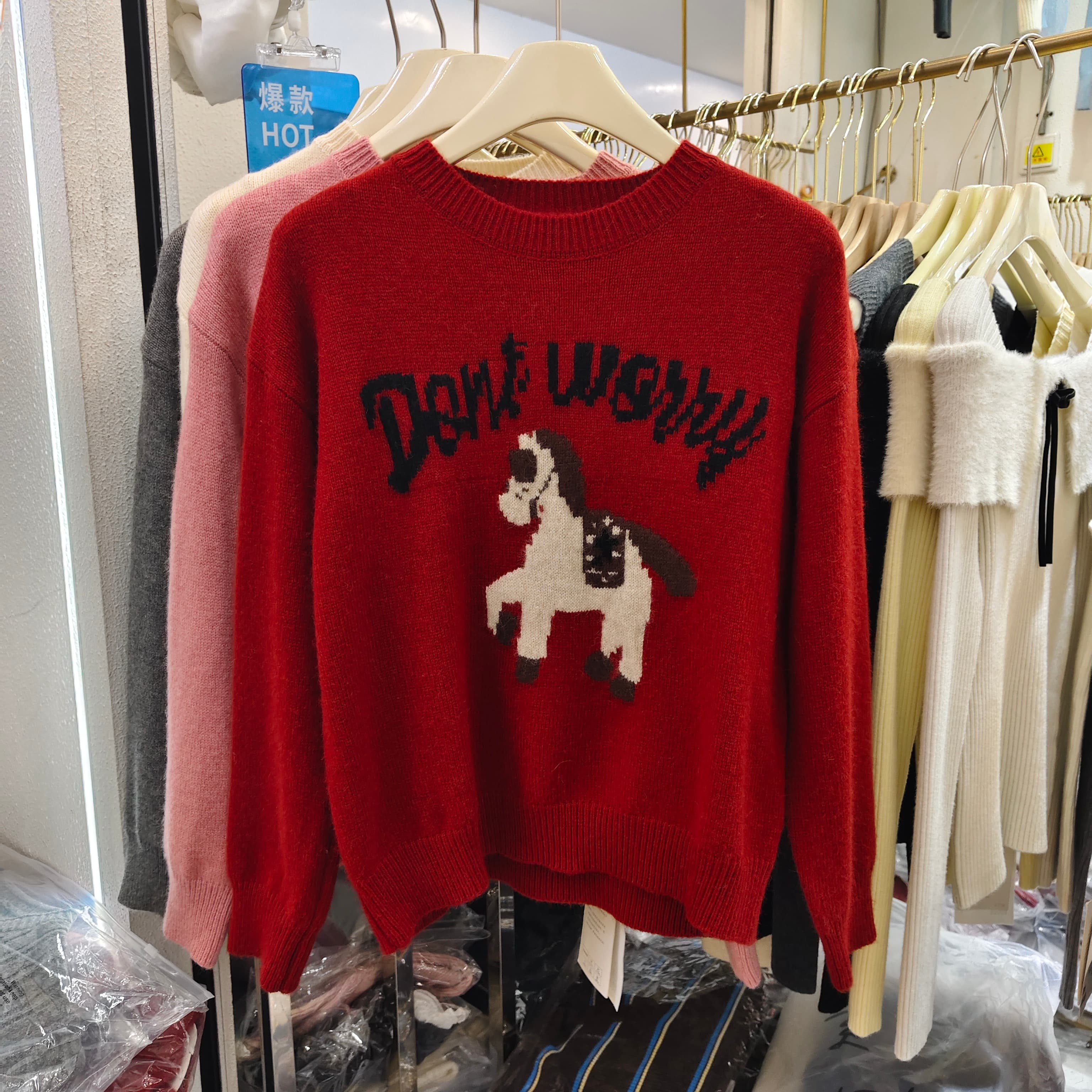 圆领绵羊毛套头针织衫女