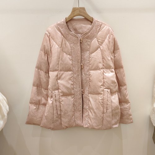 刺绣钉珠人丝圆领白鸭绒羽绒服女