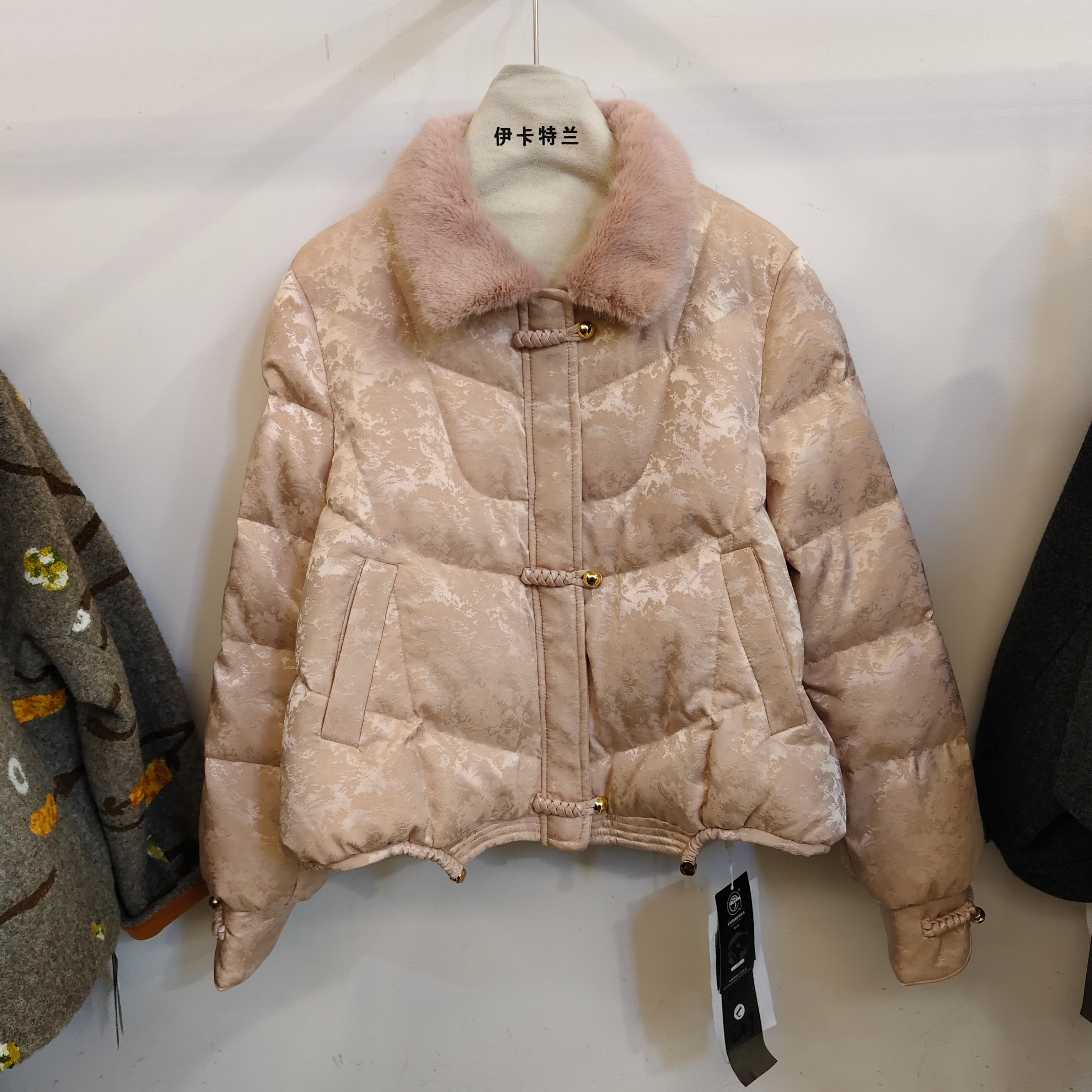 水貂毛翻领90白鸭绒国风羽绒服女