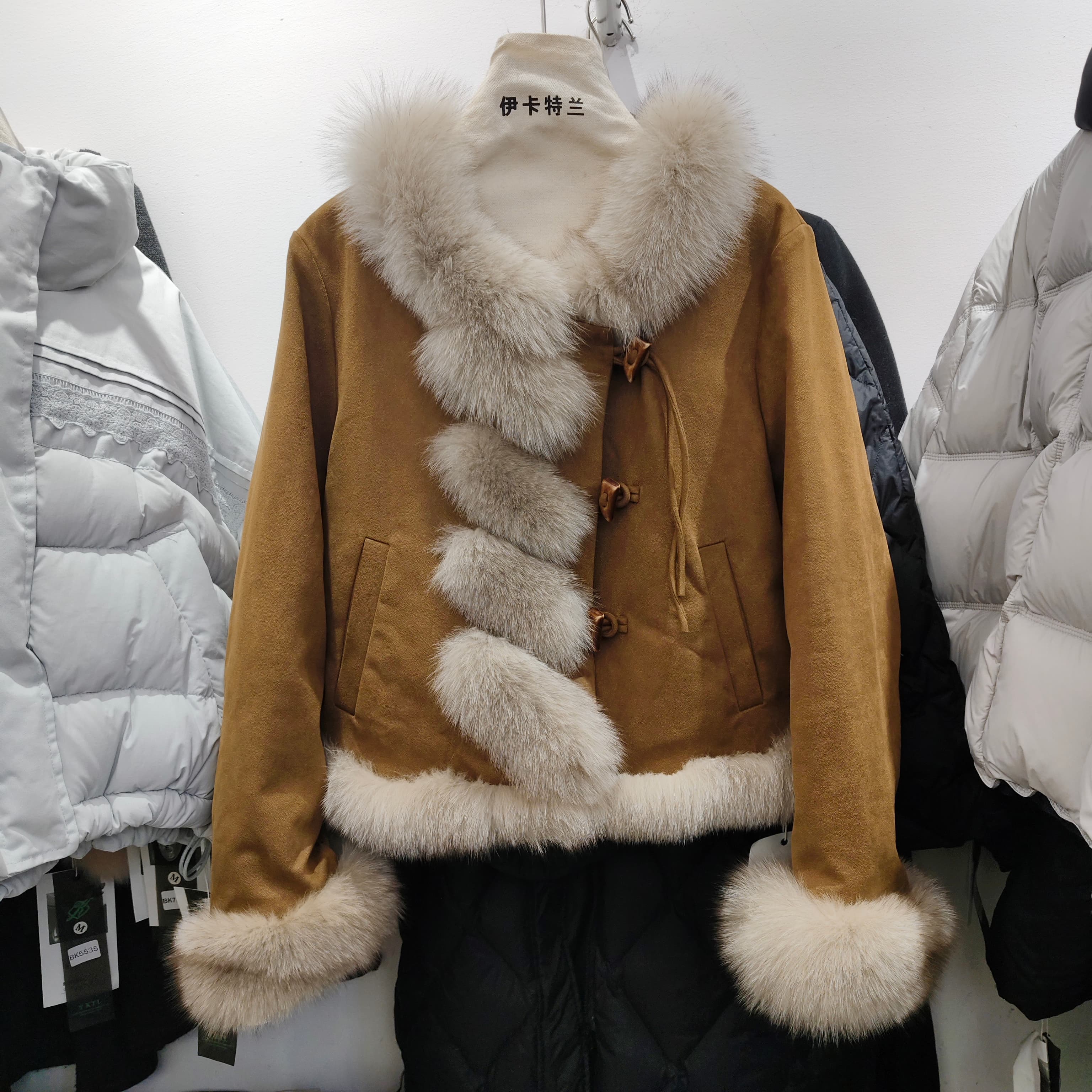 减龄设计感狐狸毛领羽绒服女2025年新品洋气时尚保暖90白鸭绒外套