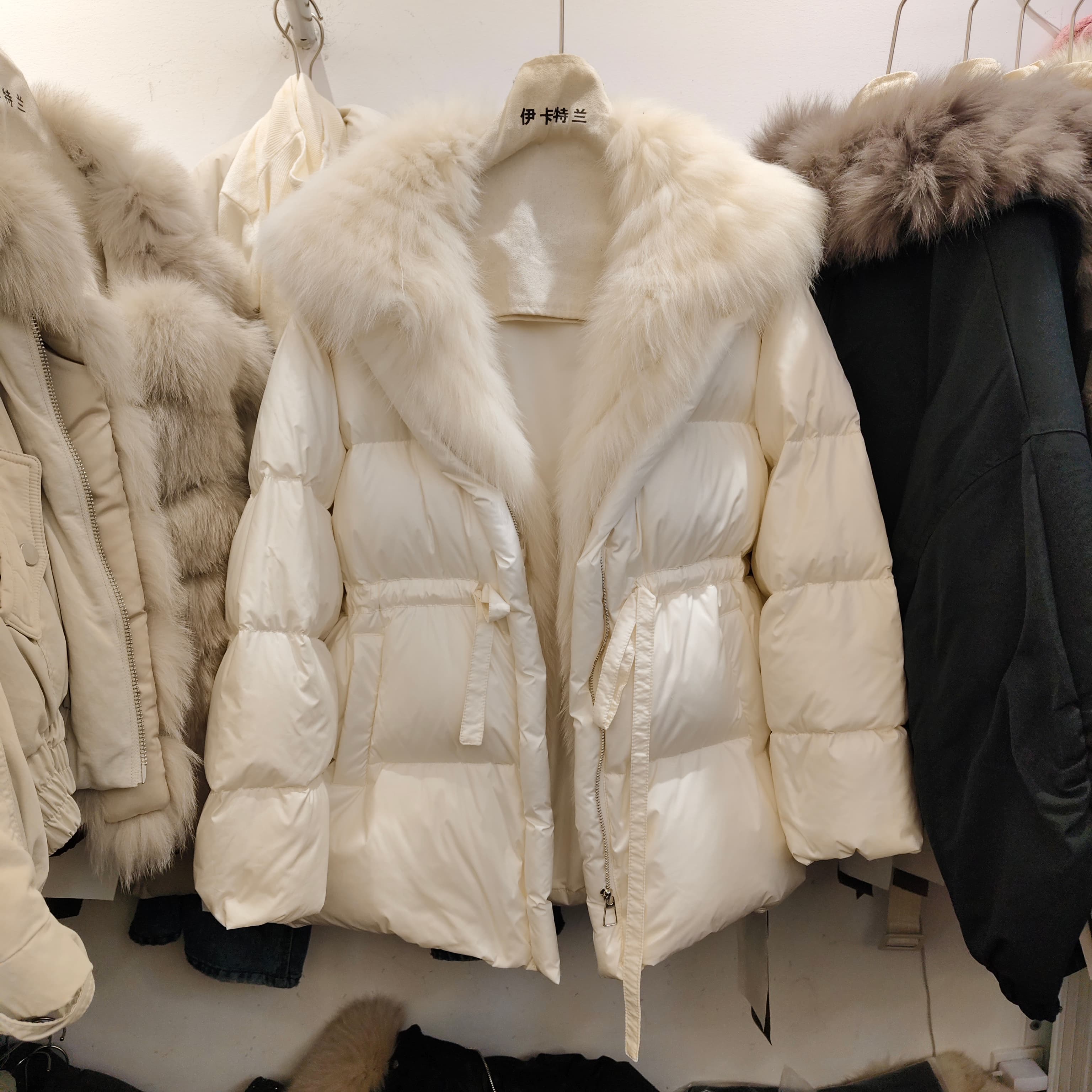 收腰中长款90白鸭绒羽绒服女