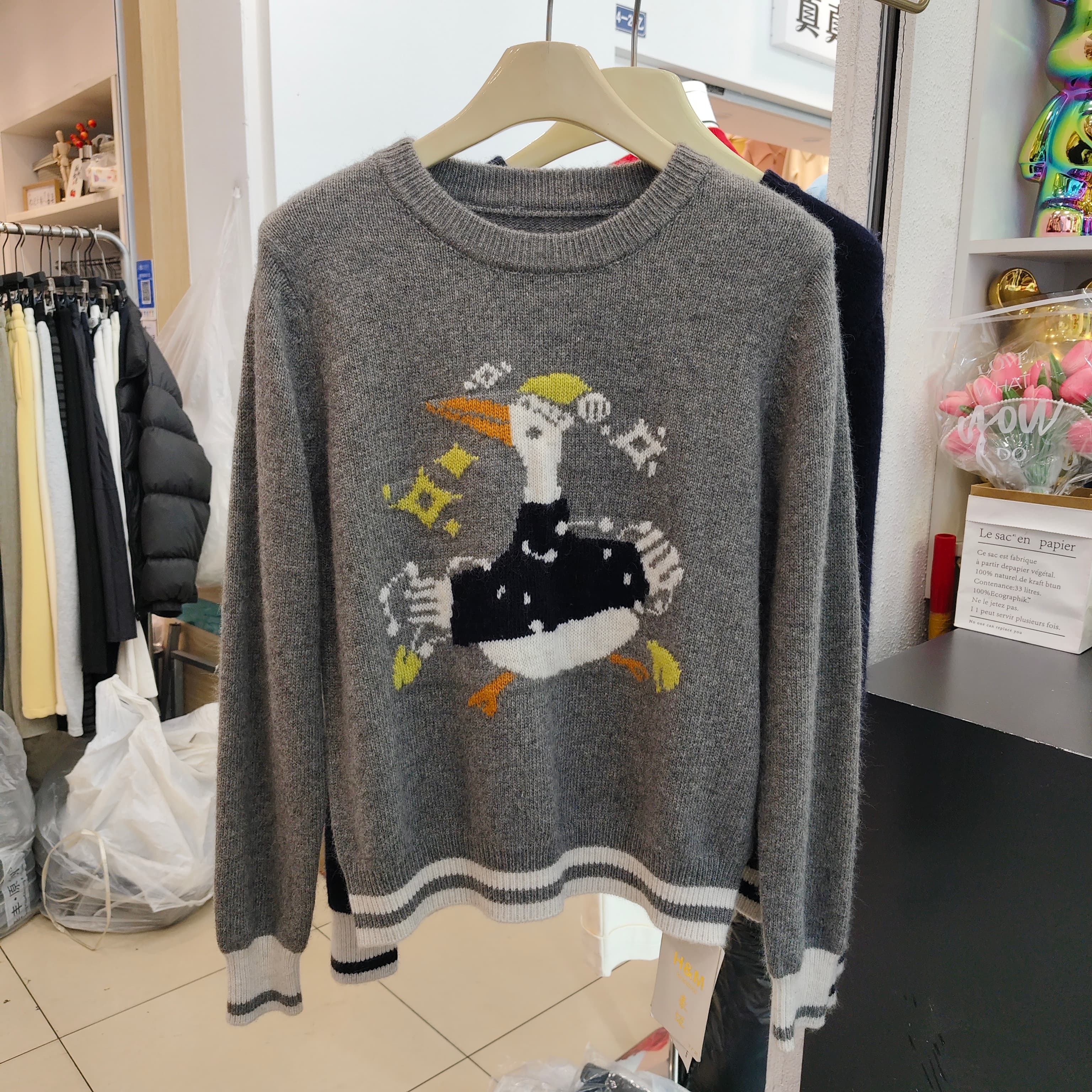 卡通动物提花圆领浣熊绒针织衫女