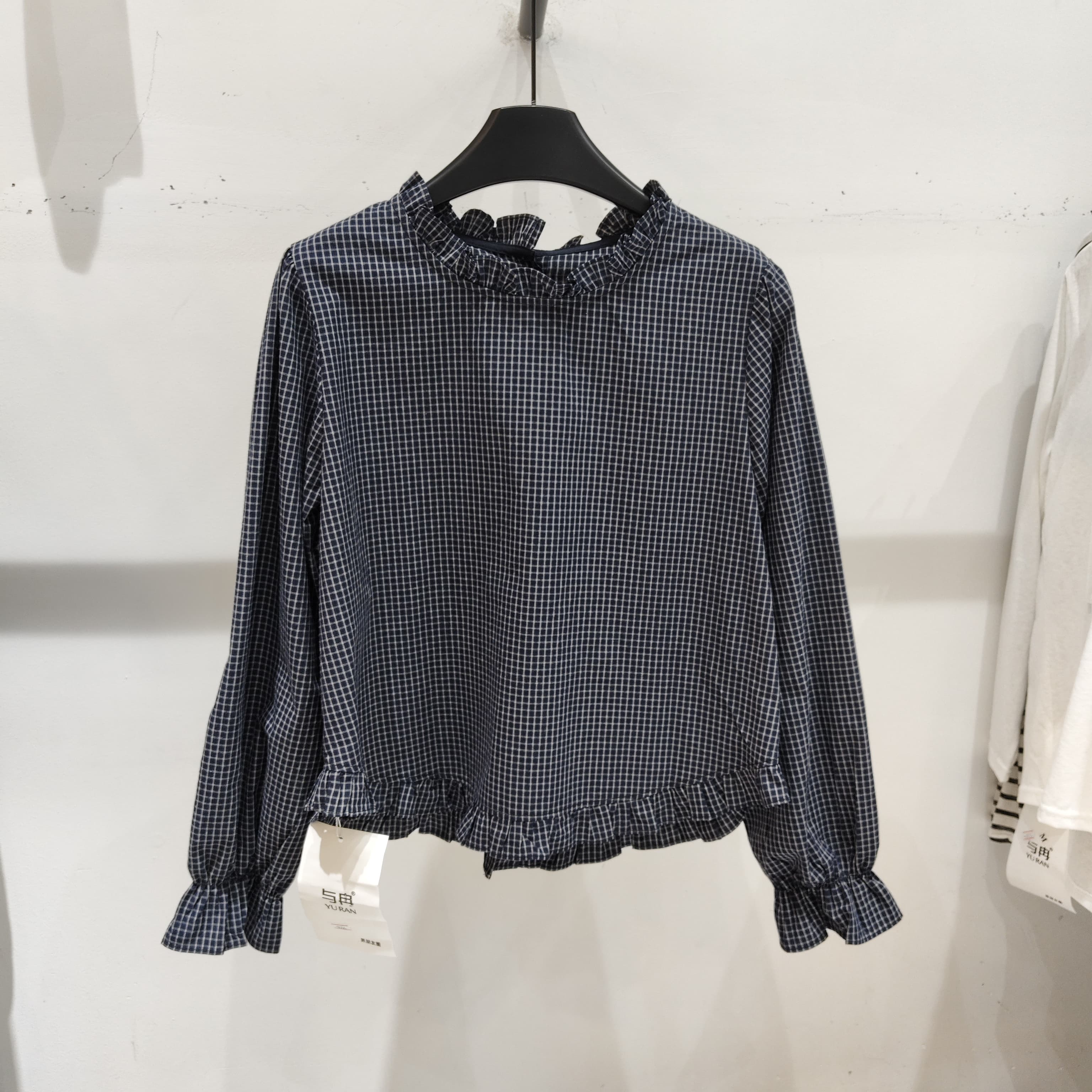 木耳边宽松长袖格子衬衫女