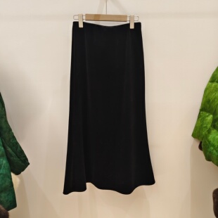 简约气质显瘦丝绒半身裙女2025秋冬新款高级感百搭加绒A字中长裙