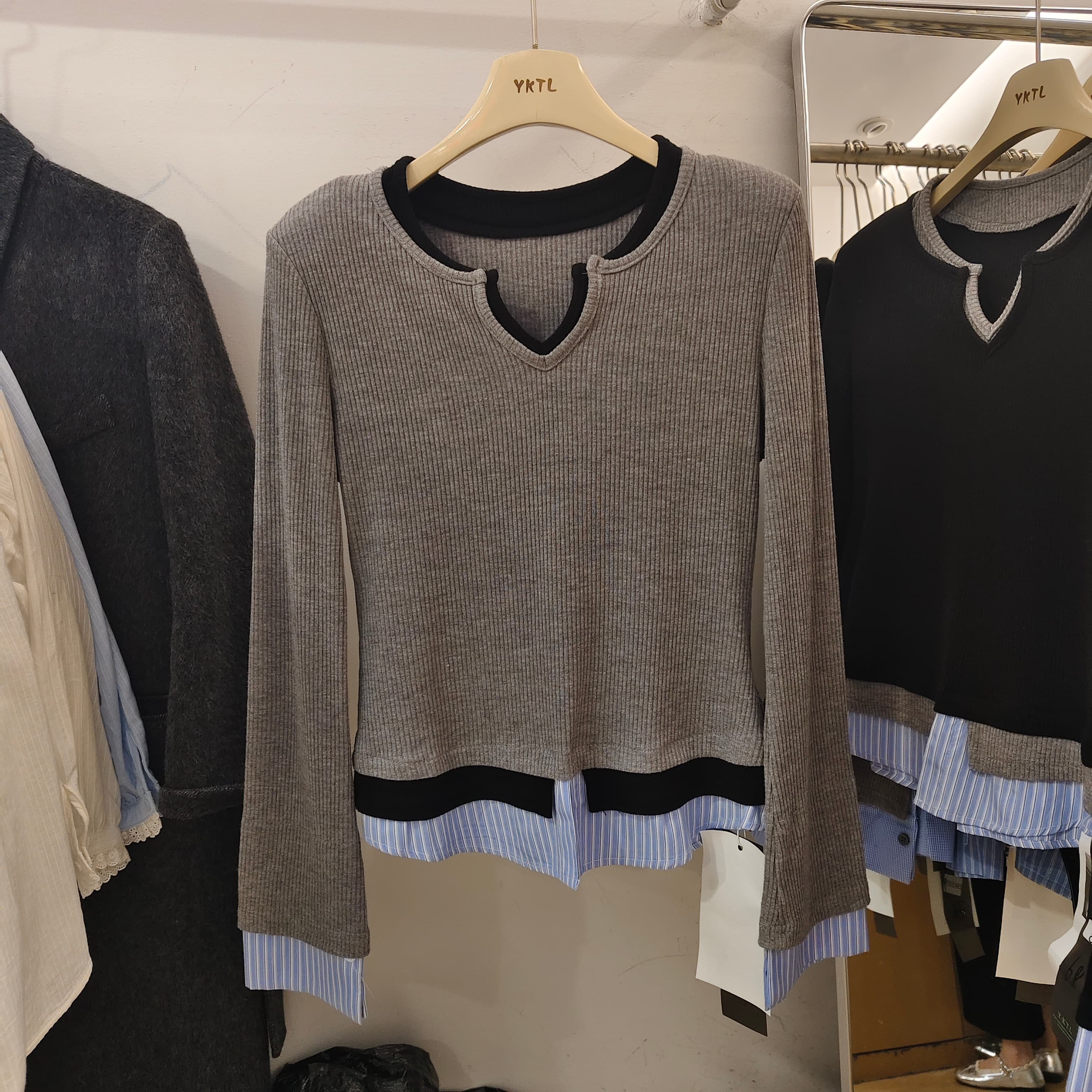 撞色拼接条纹假两件长袖垫肩T恤女小众设计感打底衫2026早春新款,女装/女士精品,T恤,淘宝优惠券,粉丝福利购,淘宝优惠卷