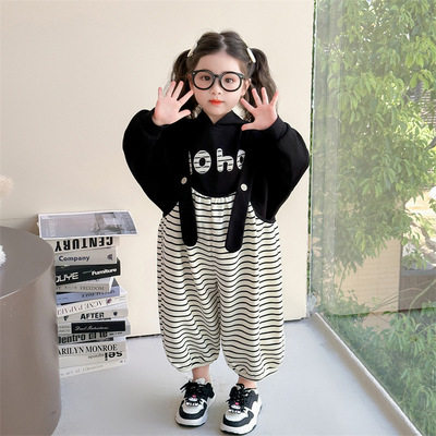 女童时髦套装2025秋季新款儿童字母印花连帽卫衣女宝宝条纹