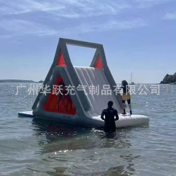充气水上三角滑梯儿童成人滚筒步行球透明加厚碰碰球充气海上水池