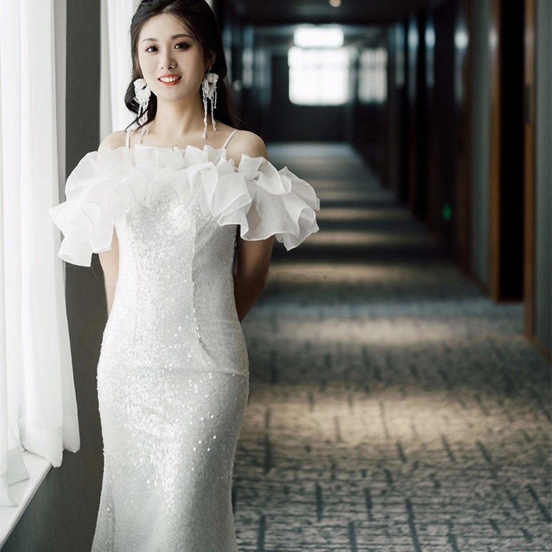 一字肩吊带晚礼服裙女高端白色气质年会主持人鱼尾性感长裙荷叶边