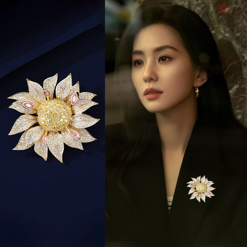 高端精致向日葵胸针女时尚大衣配饰奢华高档气质别针优雅小众胸花,饰品/流行首饰/时尚饰品新,胸针,淘宝优惠券,粉丝福利购,淘宝优惠卷