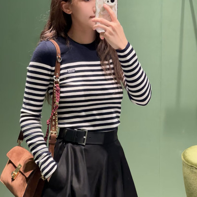 绵羊毛圆领字母提花肩宽条纹毛衣