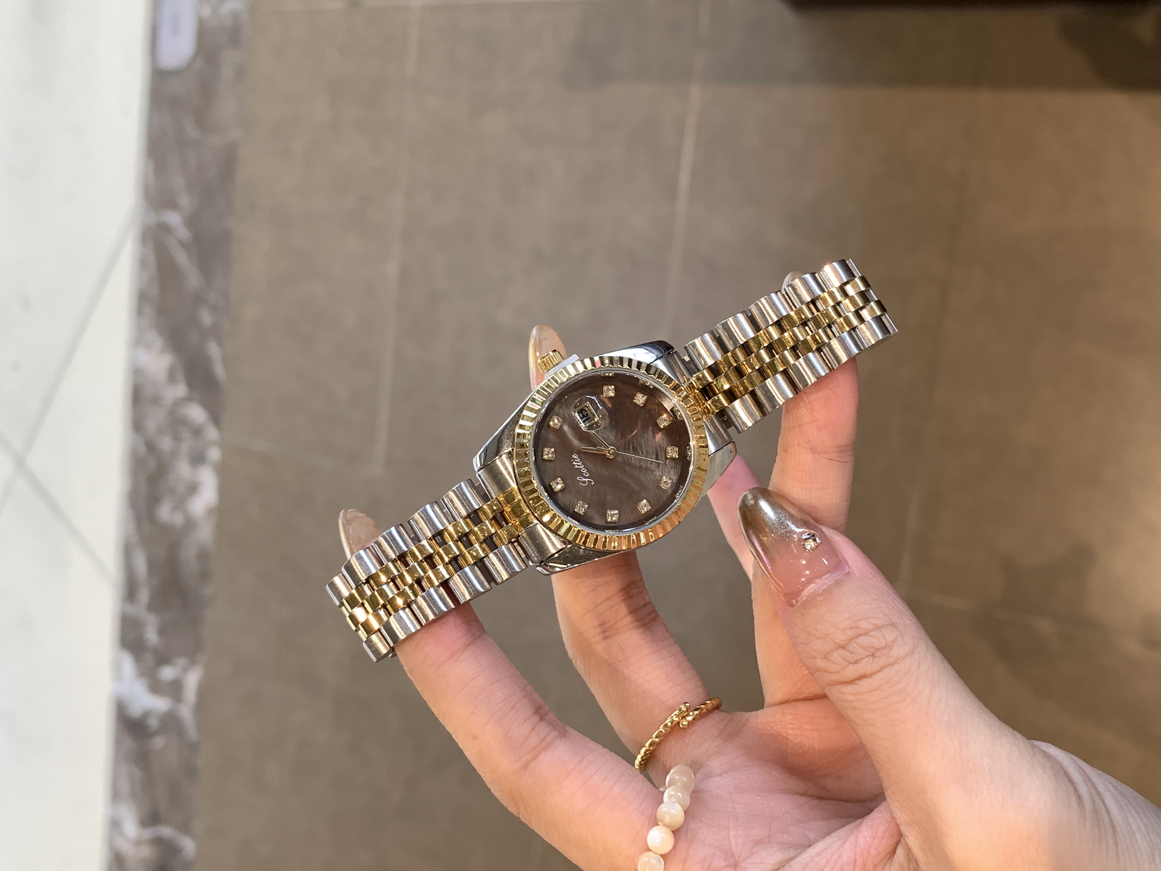 小众轻奢高级感方形镶钻钢带手表女时尚百搭石英腕表送女友礼物