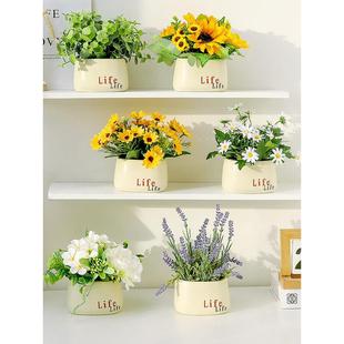 冰箱上面摆的花上的装饰摆件顶部上放空调的客厅桌子装饰花餐厅