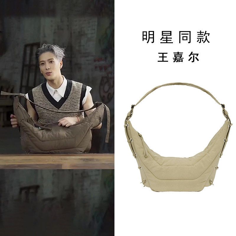新款斜挎单肩包秋冬男女通勤大容量流浪牛角包慵懒松弛感可调节包