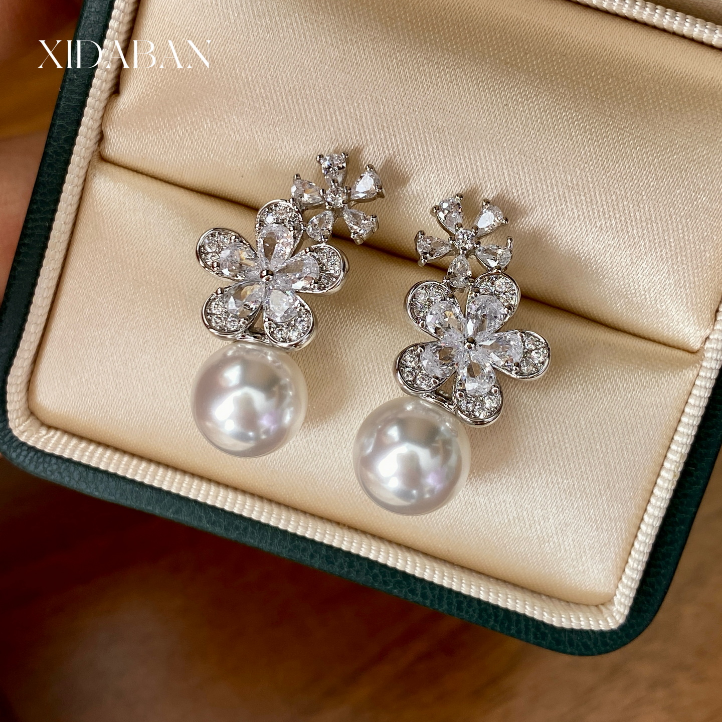 西大班轻奢镶满钻繁花珍珠耳环女