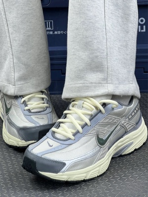 耐克低帮生活休闲鞋男款灰白HQ1179-001