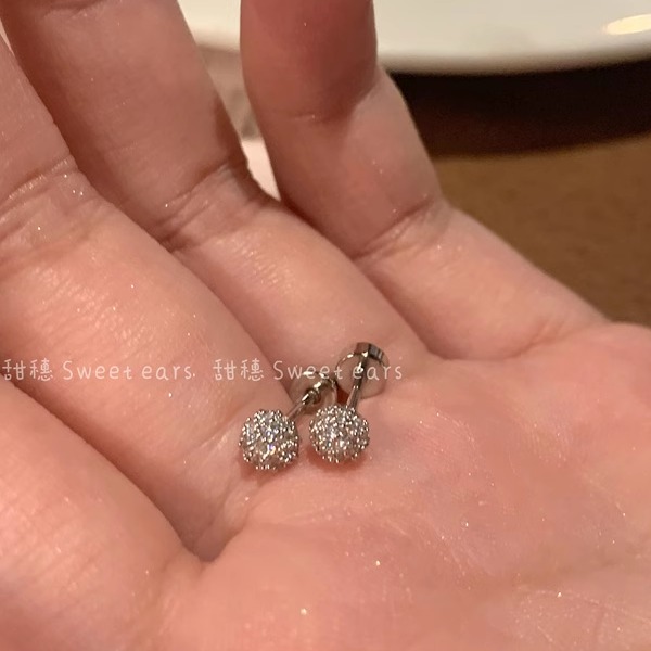 超闪精致耳骨钉钛钢防过敏