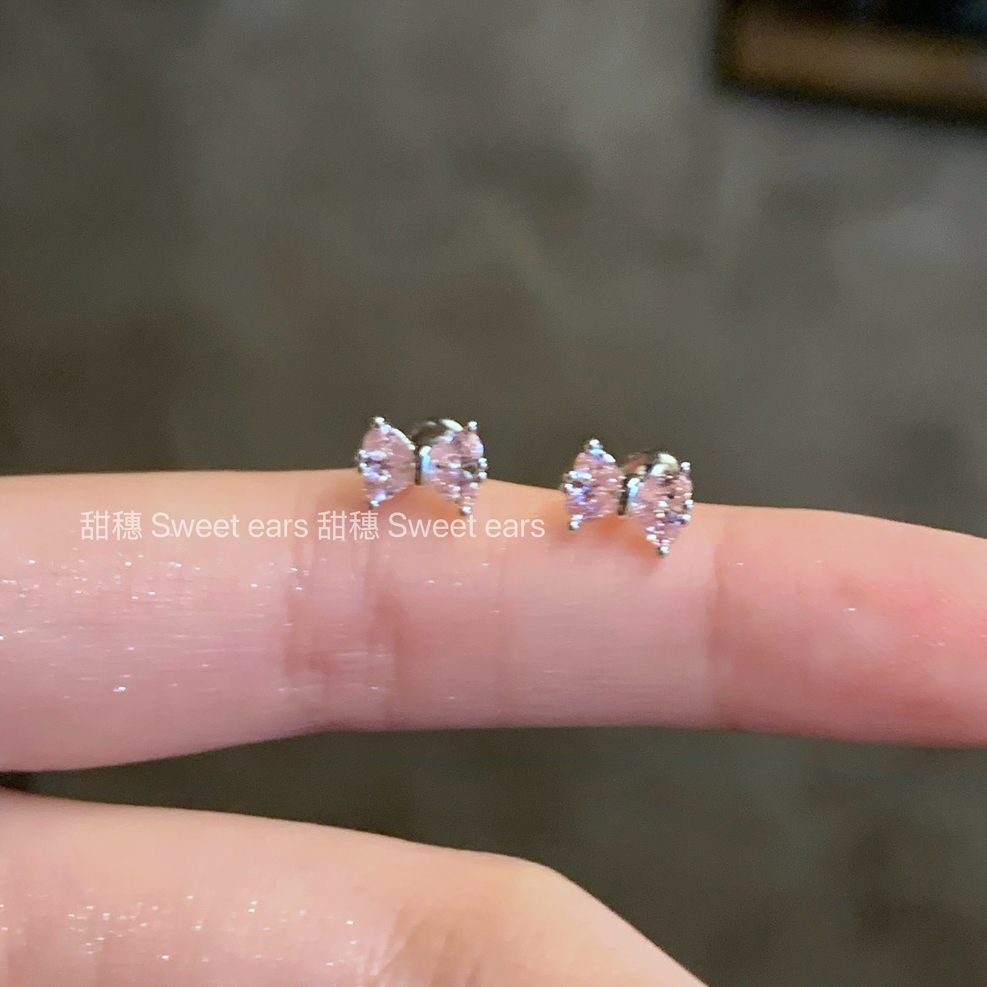 粉色蝴蝶结耳骨钉医用钛钢