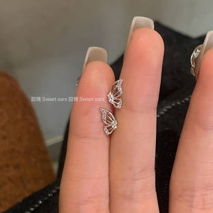双耳洞蝴蝶耳钉迷你精致小巧耳骨钉小众设计耳饰医用钛钢养耳洞
