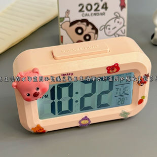 新款粉色闹钟迷你夜光台钟多功能可爱静音便携学生桌面钟表时钟