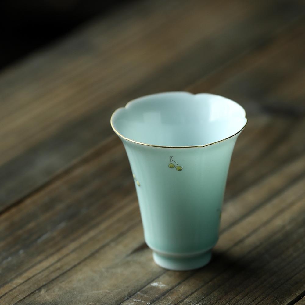 薄胎手绘粉彩枇杷杯葵口小号闻香杯松石绿釉品杯手工薄胎玉泥40cc