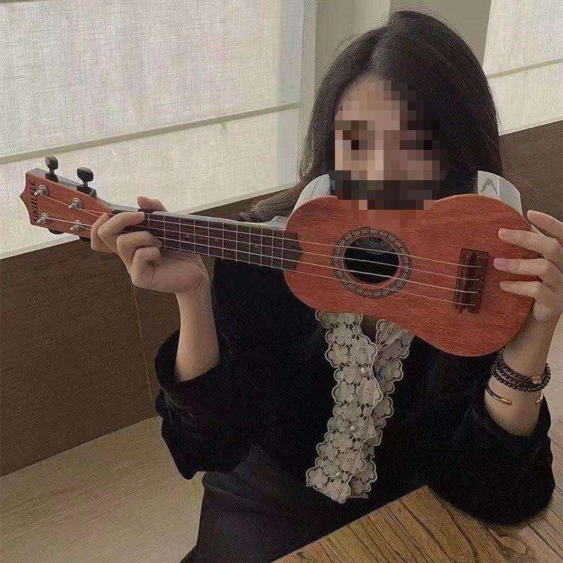 小吉他尤克里里男弹奏声音女孩音乐乐器玩具3入门学生6儿童初学者