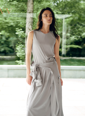 OVV2025秋冬新款优雅舒适经典圆领A字挺括无袖连衣裙GQLWJ35106A