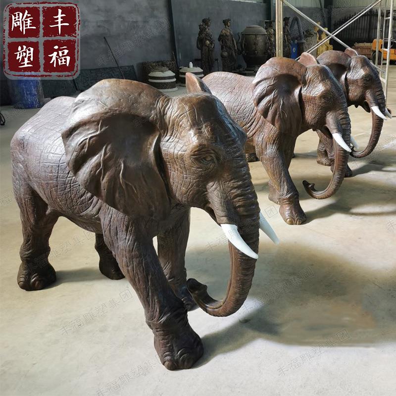 源头厂家大型铸铜动物大象雕塑黄铜铸造吸水大象金属摆件