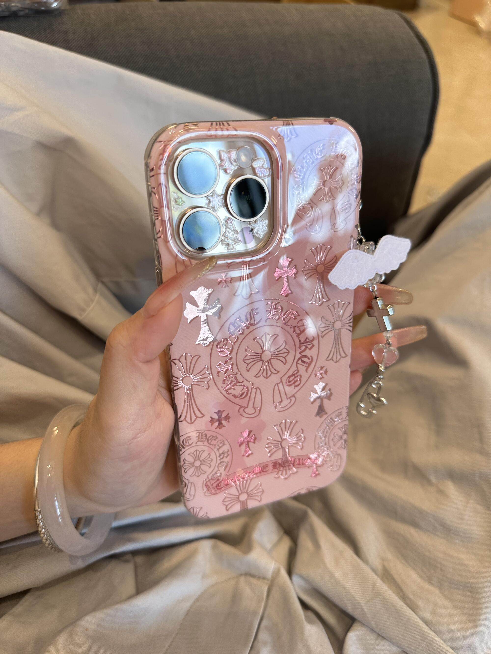 ins高级小众甜酷粉色十字架链条手机壳适用苹果17promax新